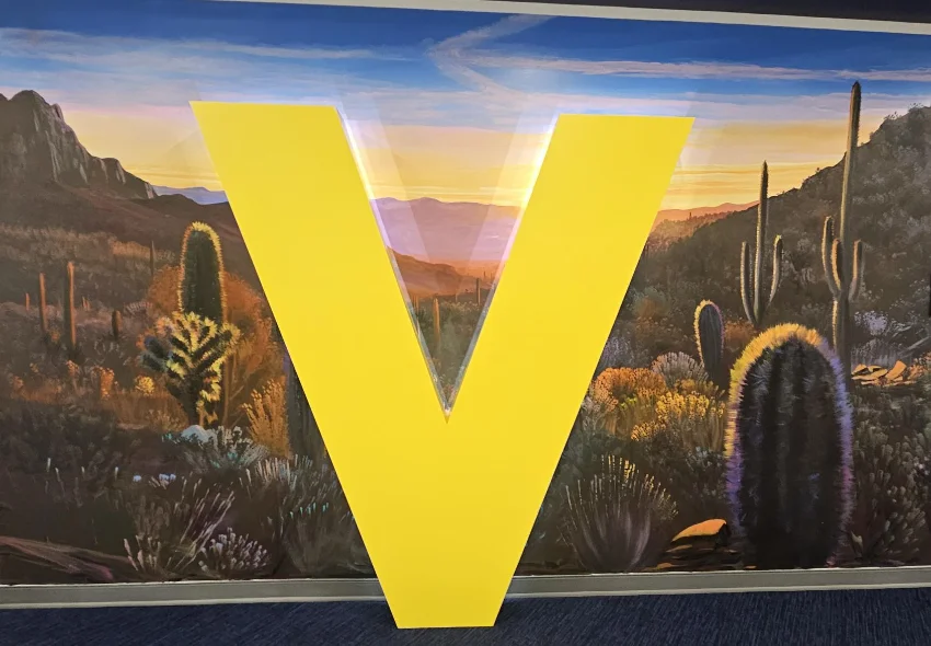Photograph of the Vantage West Casa Grande branch mural by Manuel Morejon